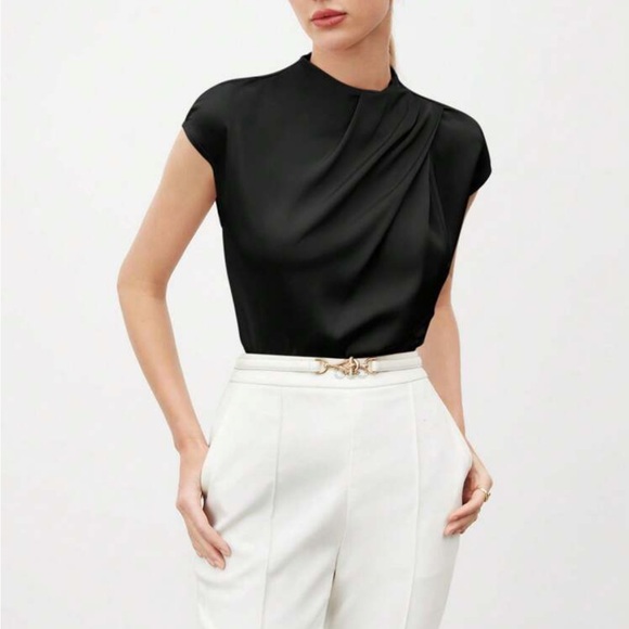 Tops - Luxe black elegant pleated blouse